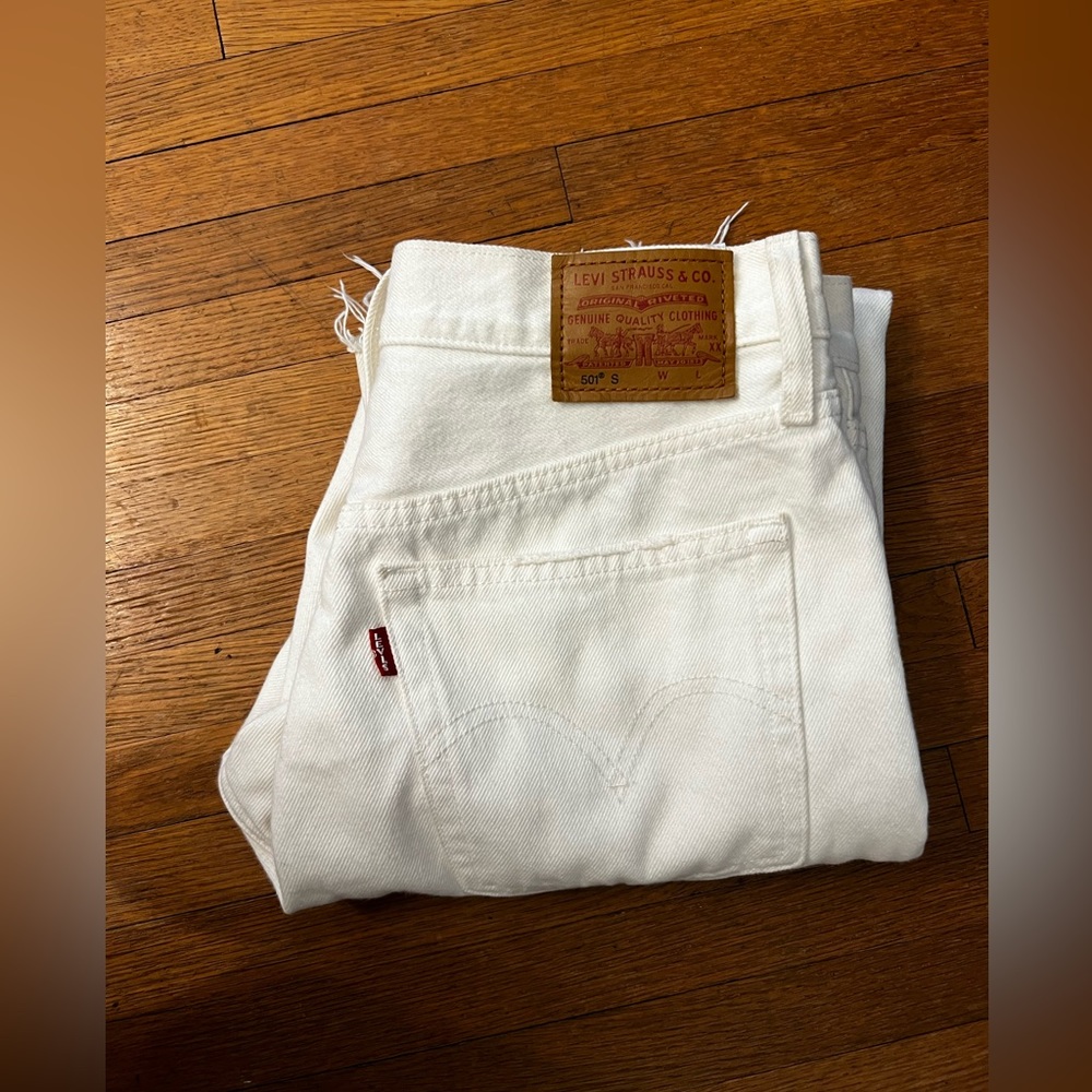 White Levi 501 skinny jeans